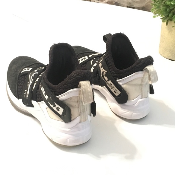 Lebron James sneakers - Picture 4 of 5